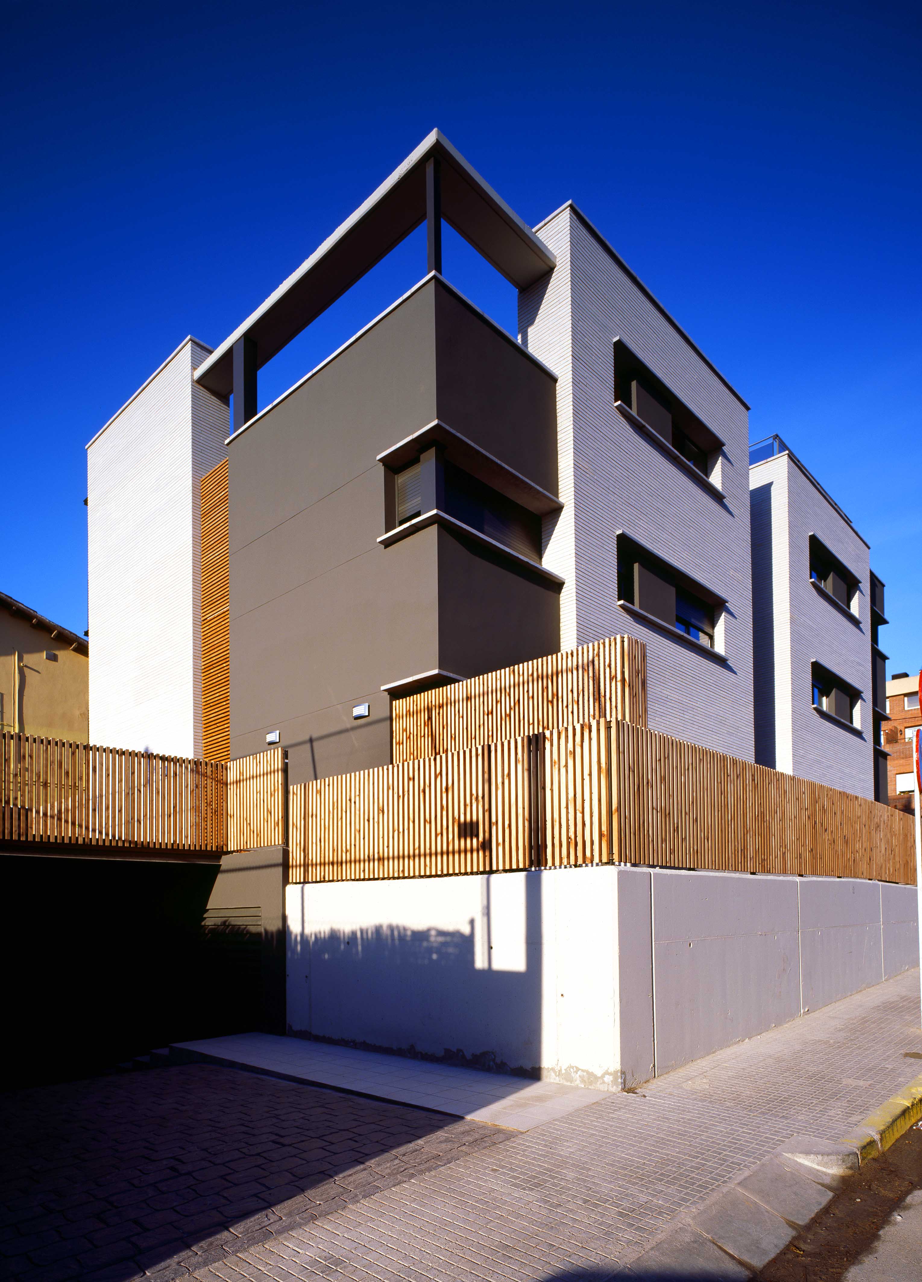 Edificio Plurifamiliar de 5 viviendas, aparcamiento y piscina | Sant Cugat 2007